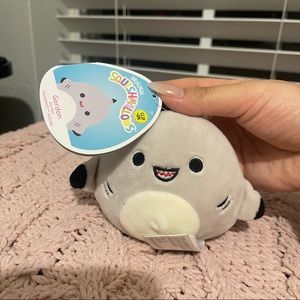 Squishmallow Gordon the Shark Clip